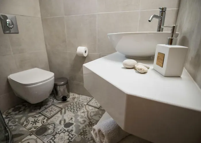 Aloni & Apartman Atháni